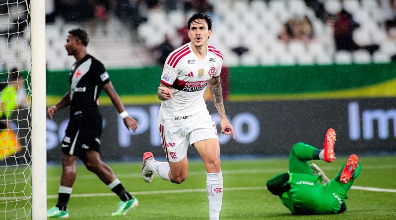 Flamengo goleia o Vasco no Nílton Santos e abre vantagem na liderança do Brasileirão
