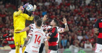 Flamengo cai para o Estudiantes nos pênaltis e dá adeus à Libertadores Flamengo cai para o Estudiantes nos pênaltis e dá adeus à Libertadores