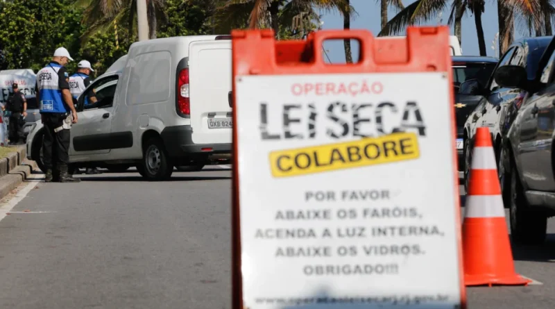 Lei Seca começa a valer a partir das 2h da manhã de domingo Lei Seca começa a valer a partir das 2h da manhã de domingo