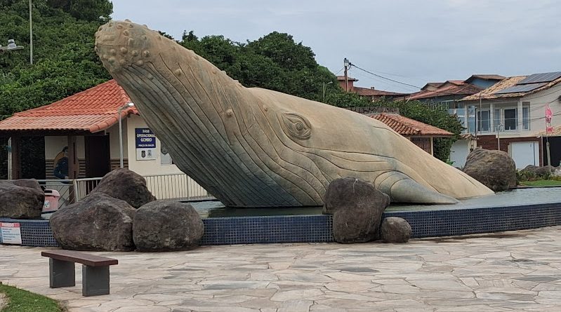 Turismo: Praça da Baleia em Rio das Ostras (RJ)