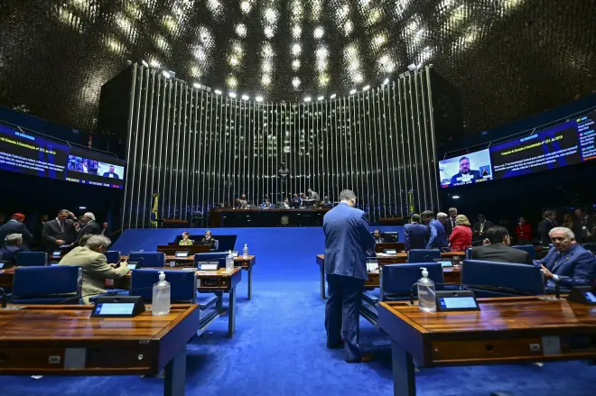 Senado aprova o fim da escala 6×1 em dois turnos