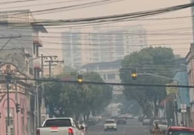 Manaus amanhece com muita fumaça e qualidade do ar insalubre